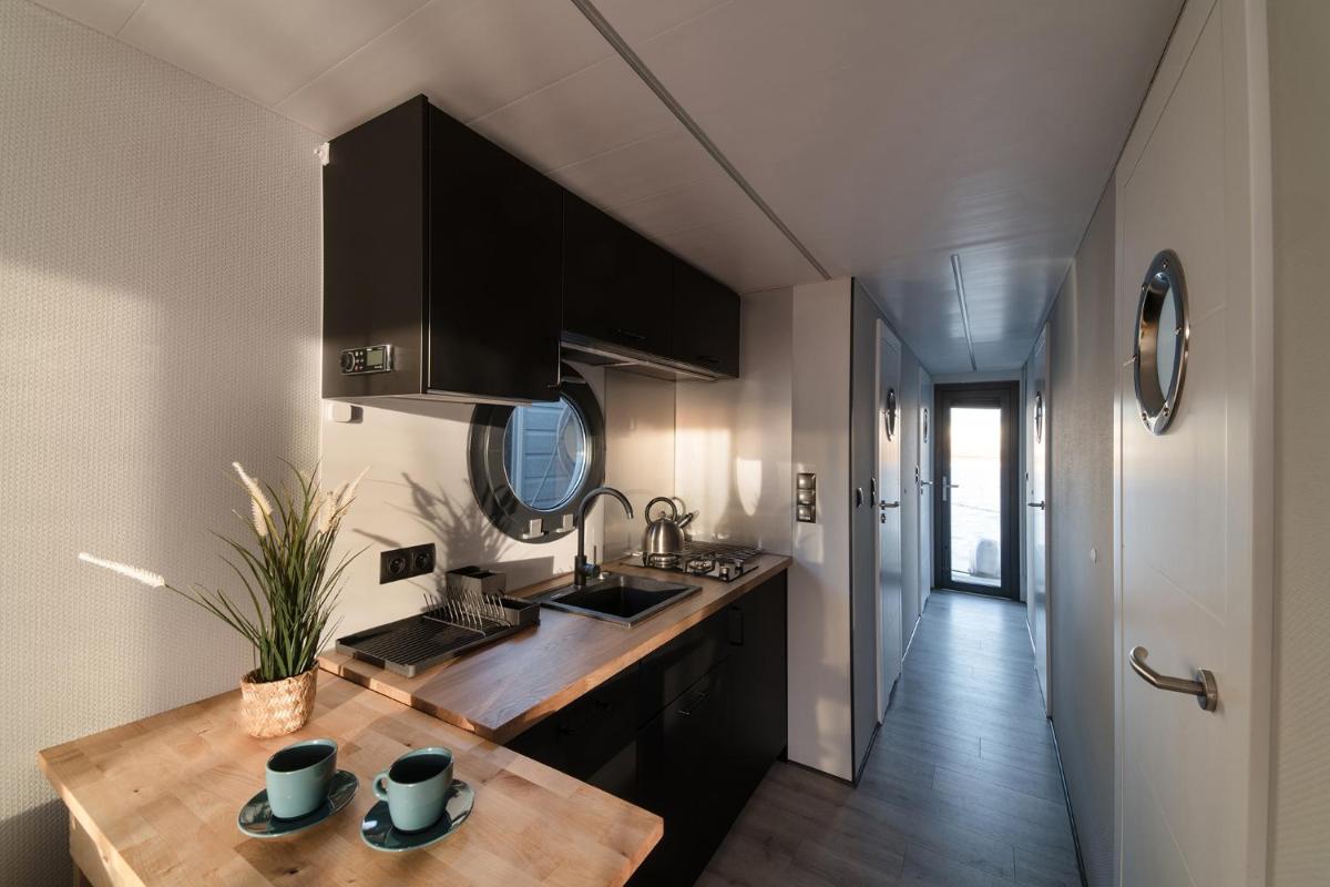 HouseBoat Long pływający apartament Wodna Osada - Housity