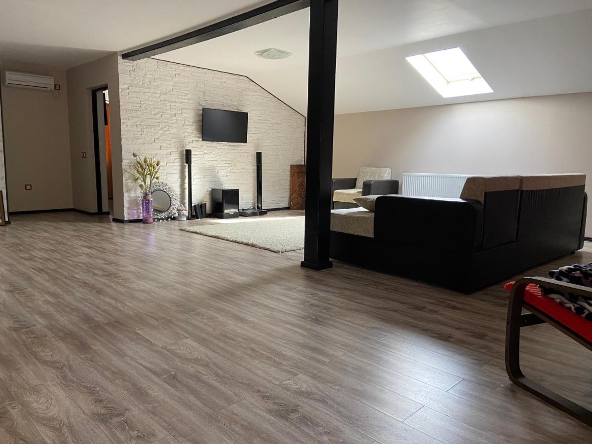 Lovely Apartment in Varlaam - Housity