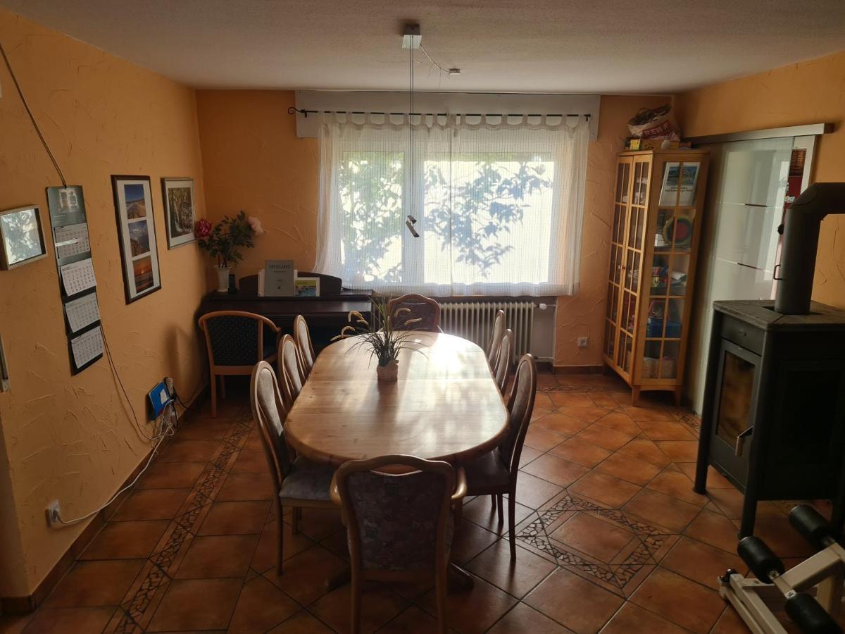 Geräumiges Ferienhaus in Bad Salzuflen mit einfacher Ausstattung, für Geschäftsreisende, Gruppen oder Familien geeignet, 4 Schlafzimmer - Housity