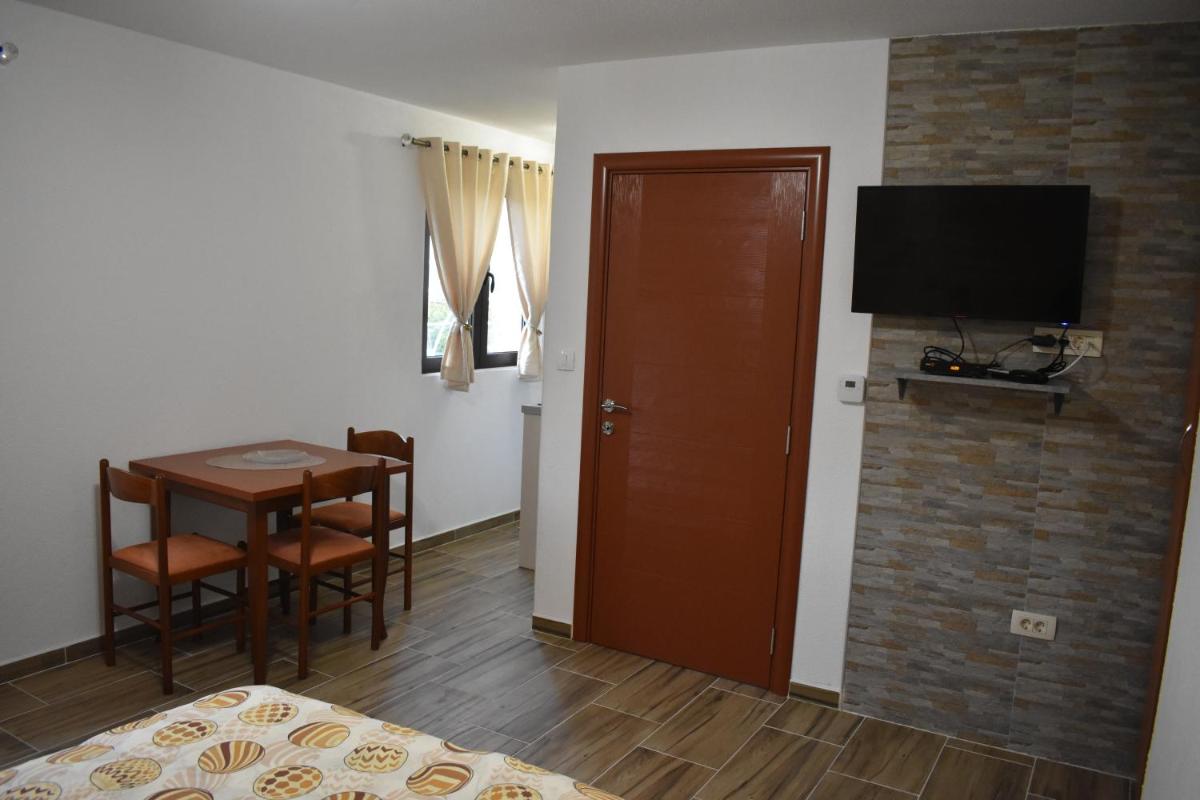 Deluxe Studio &amp; Rooms Zarubica - Housity