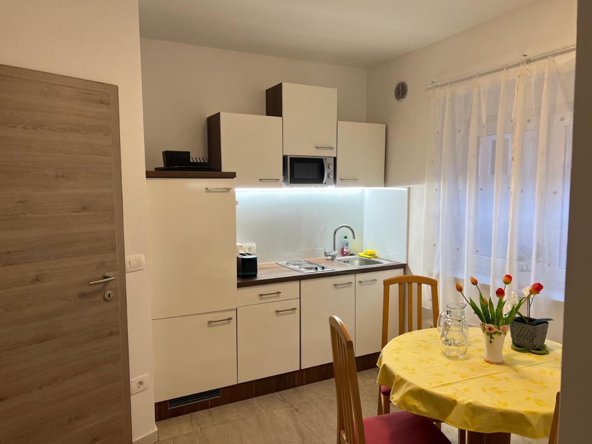 Suitetrails - Stara Jezica Apartments with WiFi