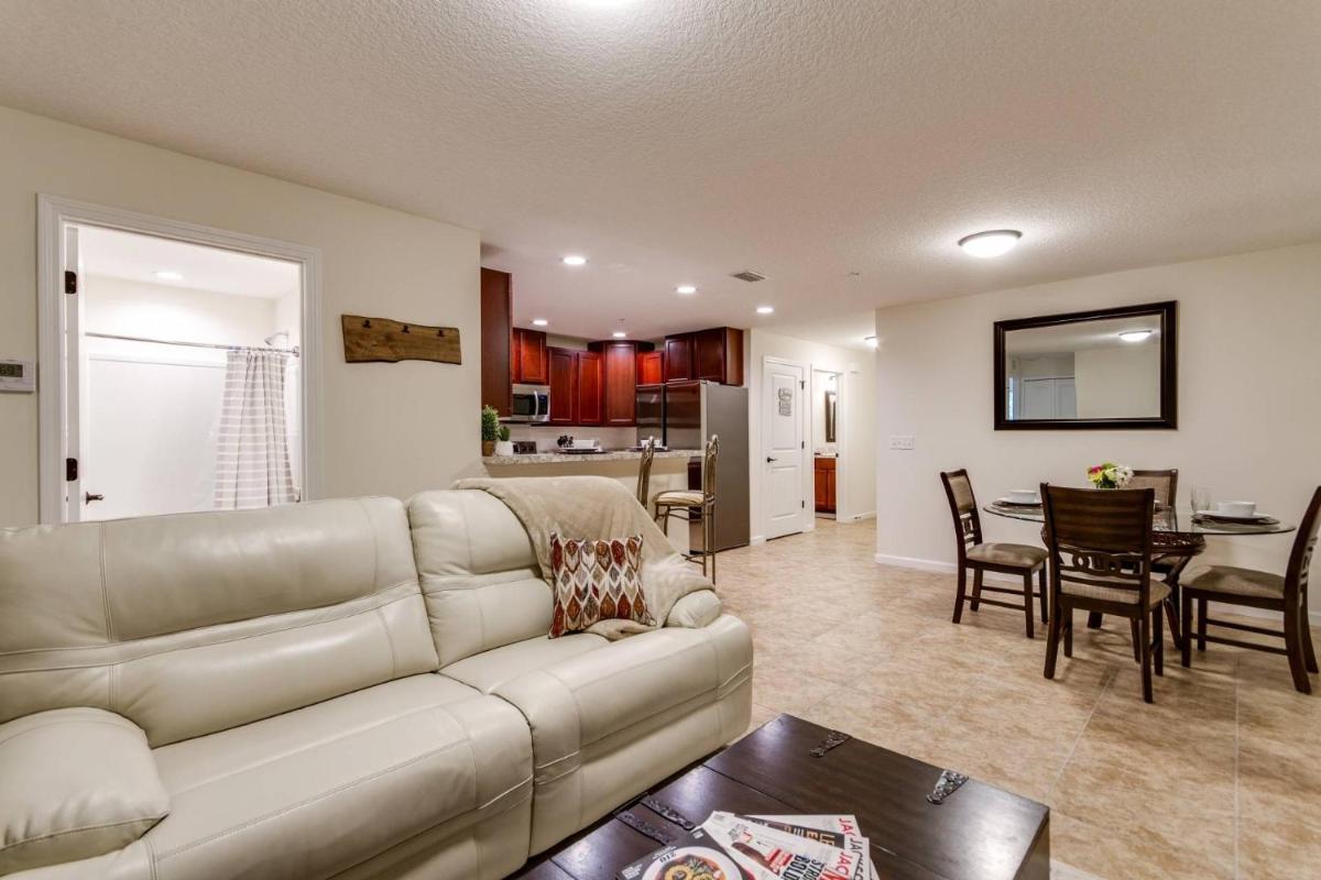 Oak Street #13 - Housity