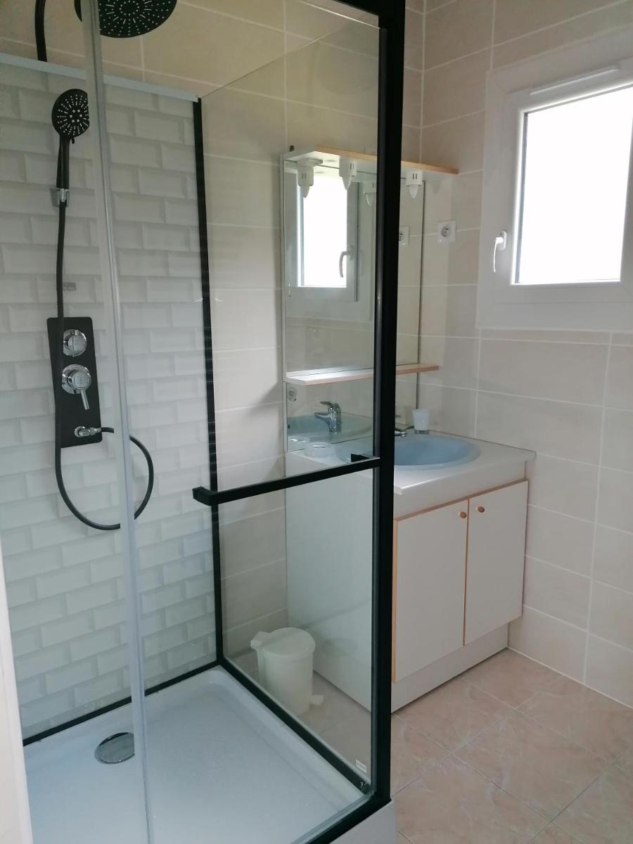 La CABANE AUX ECREVISSES - LES PIEDS DANS L'EAU - Housity