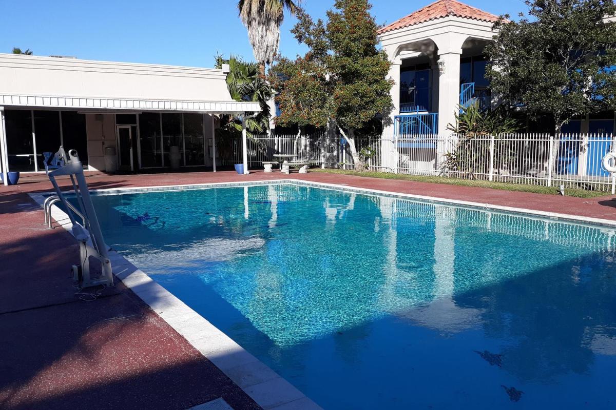 Travelodge by Wyndham Baton Rouge East - Housity