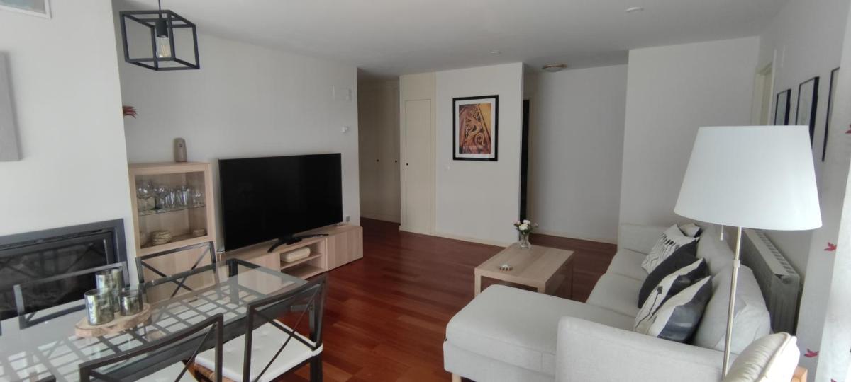 Apartamento Sabiñanigo Las Margas Pirineos, golf y piscina - Housity