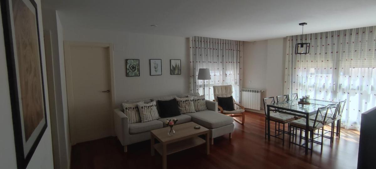 Apartamento Sabiñanigo Las Margas Pirineos, golf y piscina - Housity