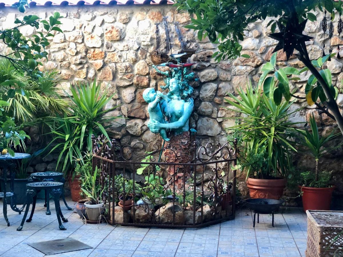 Beautiful small House in Algarve Portugal - Housity