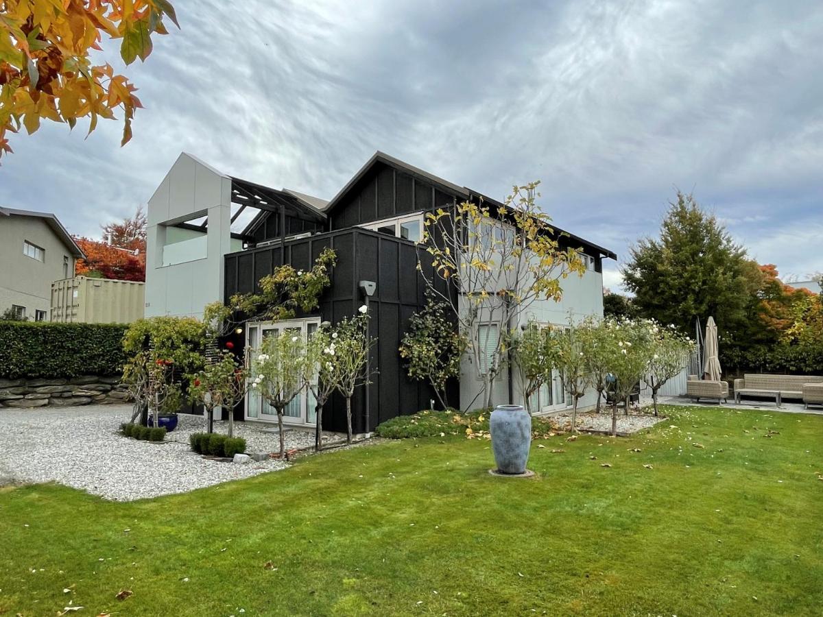 Epic Eely Point - Housity