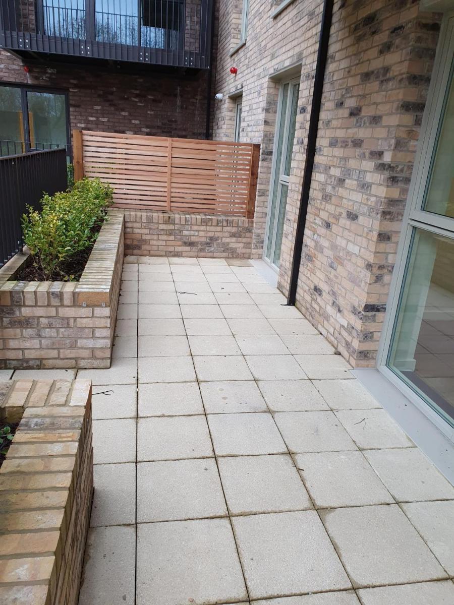 Stunning 1 bed apartment with a front yard terrace. - Housity
