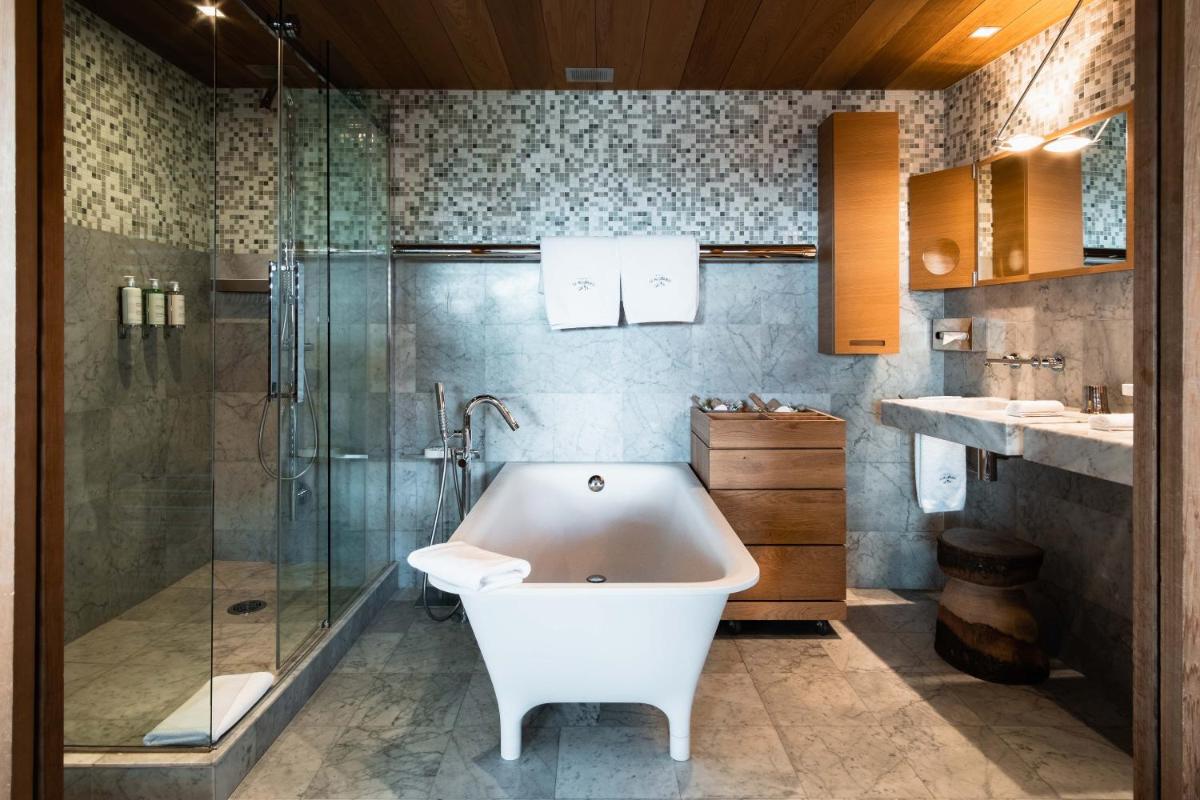 Salle de bains dans l'établissement Hôtel LE BLIZZARD