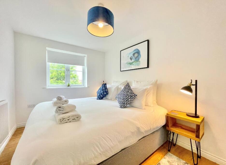 Lovely 2-Bedroom Bristol Apartment. FREE PARKING. - Hizvo