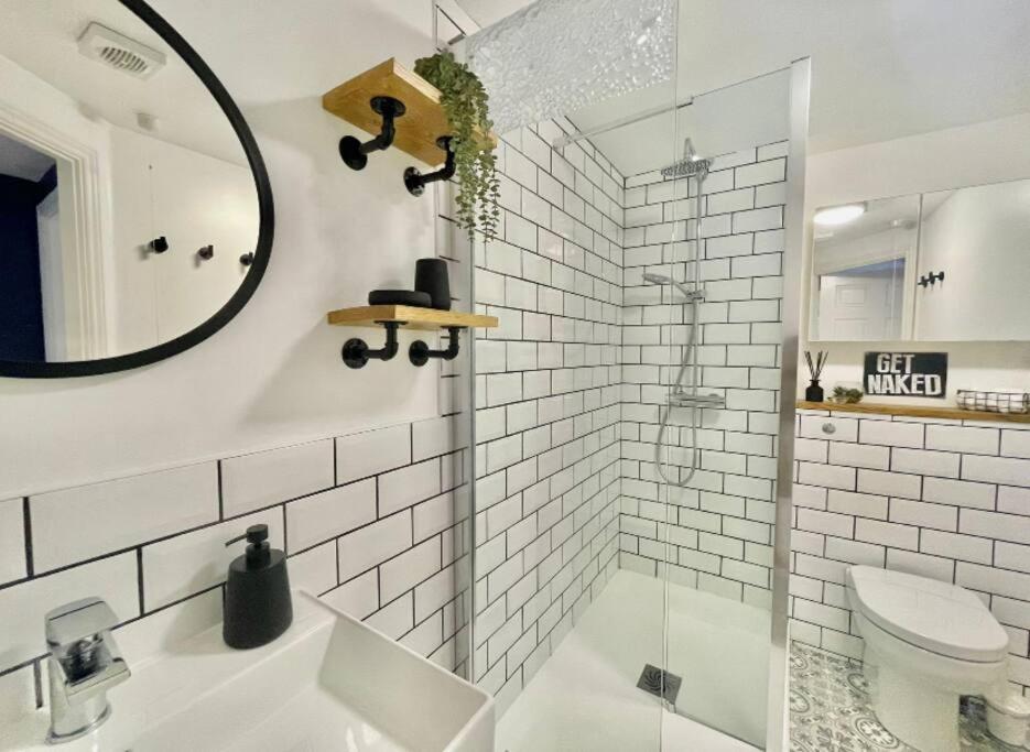 Lovely 2-Bedroom Bristol Apartment. FREE PARKING. - Hizvo