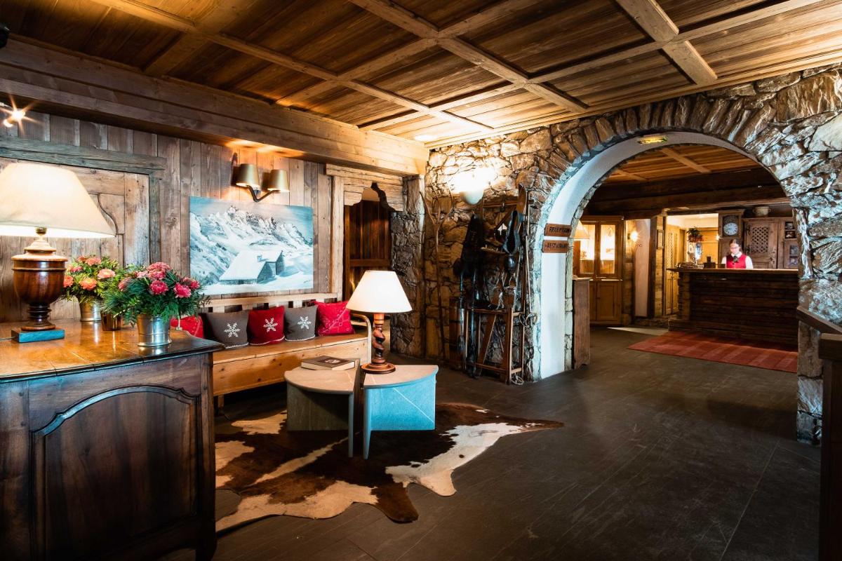 Coin salon dans l'établissement Hôtel LE BLIZZARD