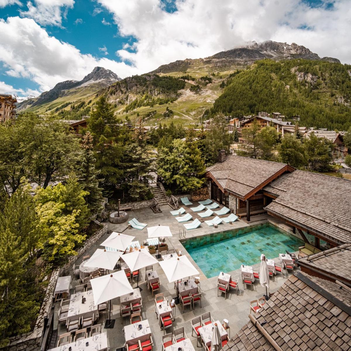Vue générale sur la montagne ou vue sur la montagne depuis l'hôtel