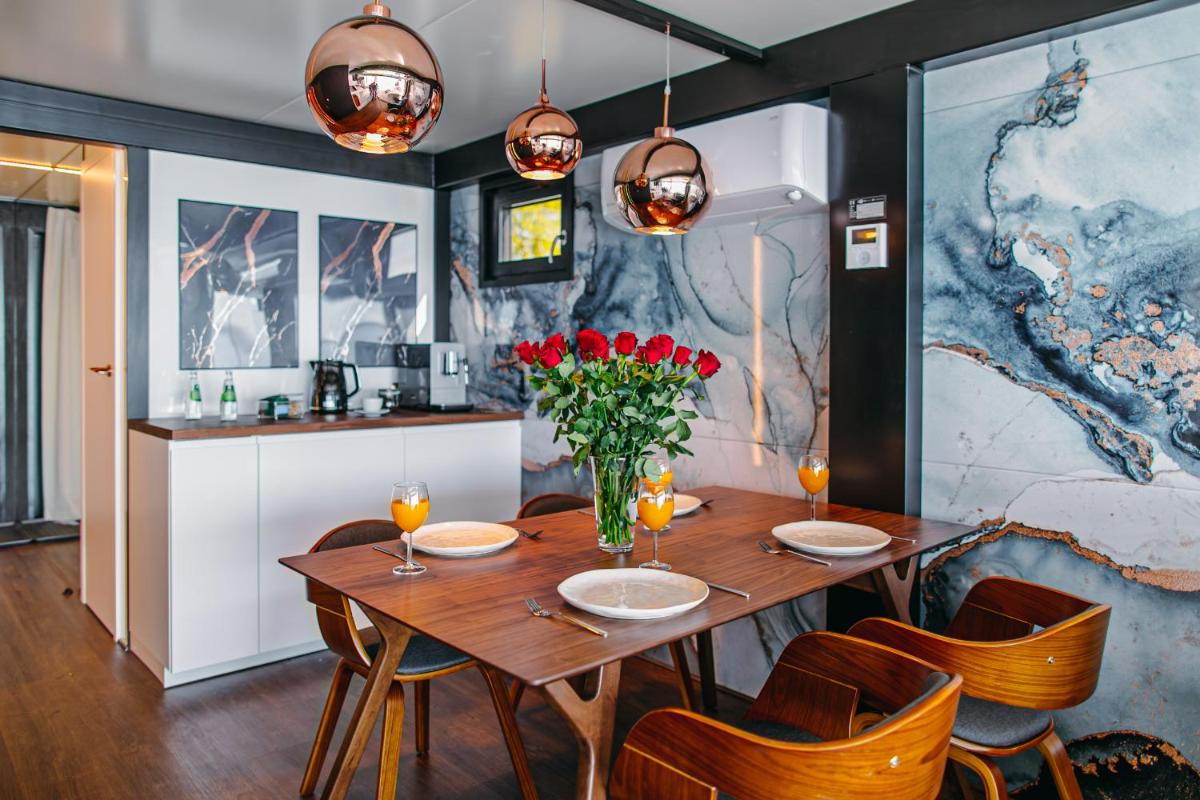 Domki na wodzie - Grand HT Houseboats - with sauna, jacuzzi and massage chair - Housity