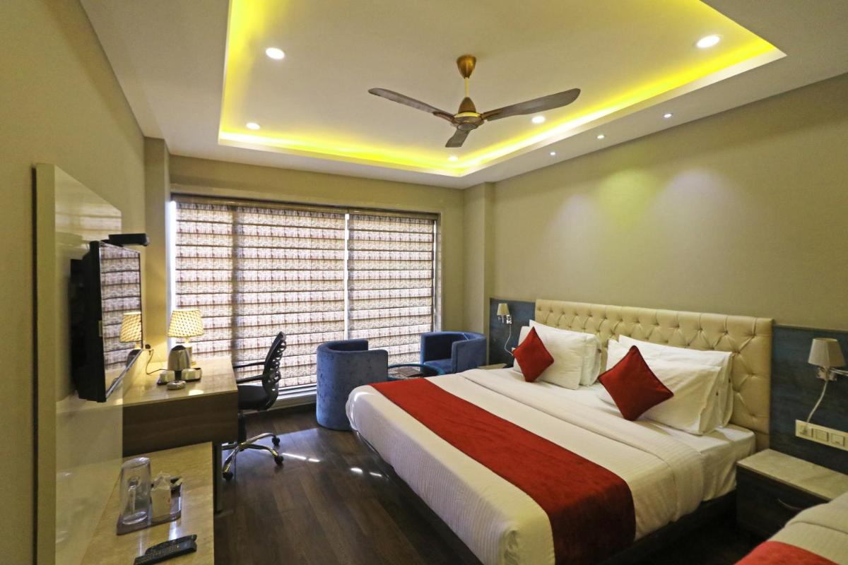Hotel The IVY Grand With Free Secured Parking - Housity