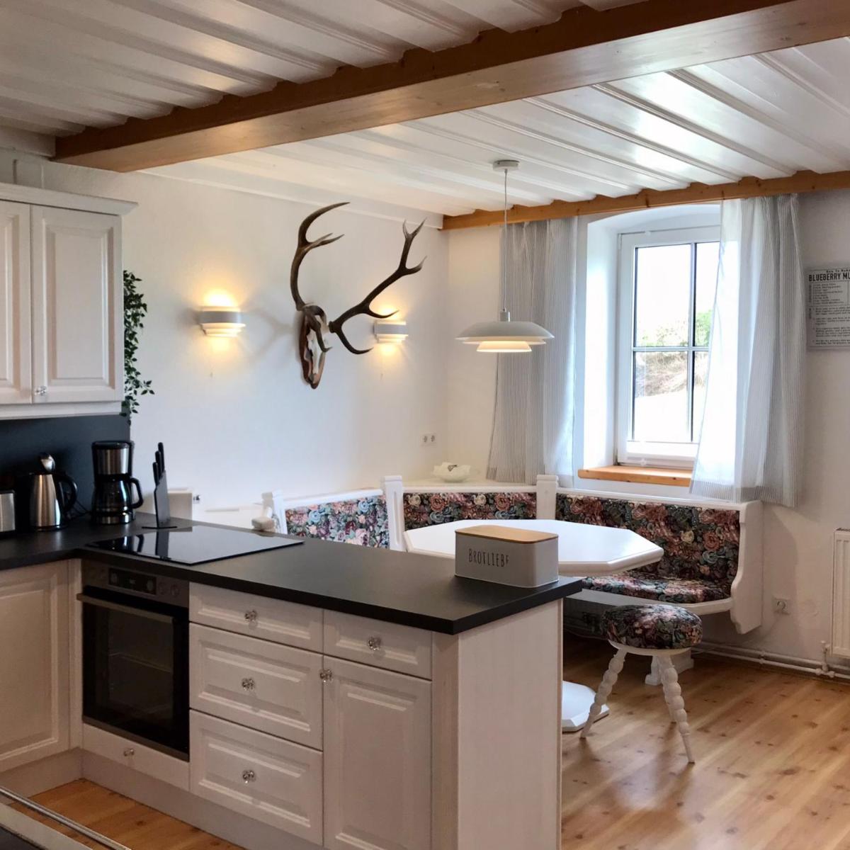 Jutta Deluxe Farmhouse - Housity