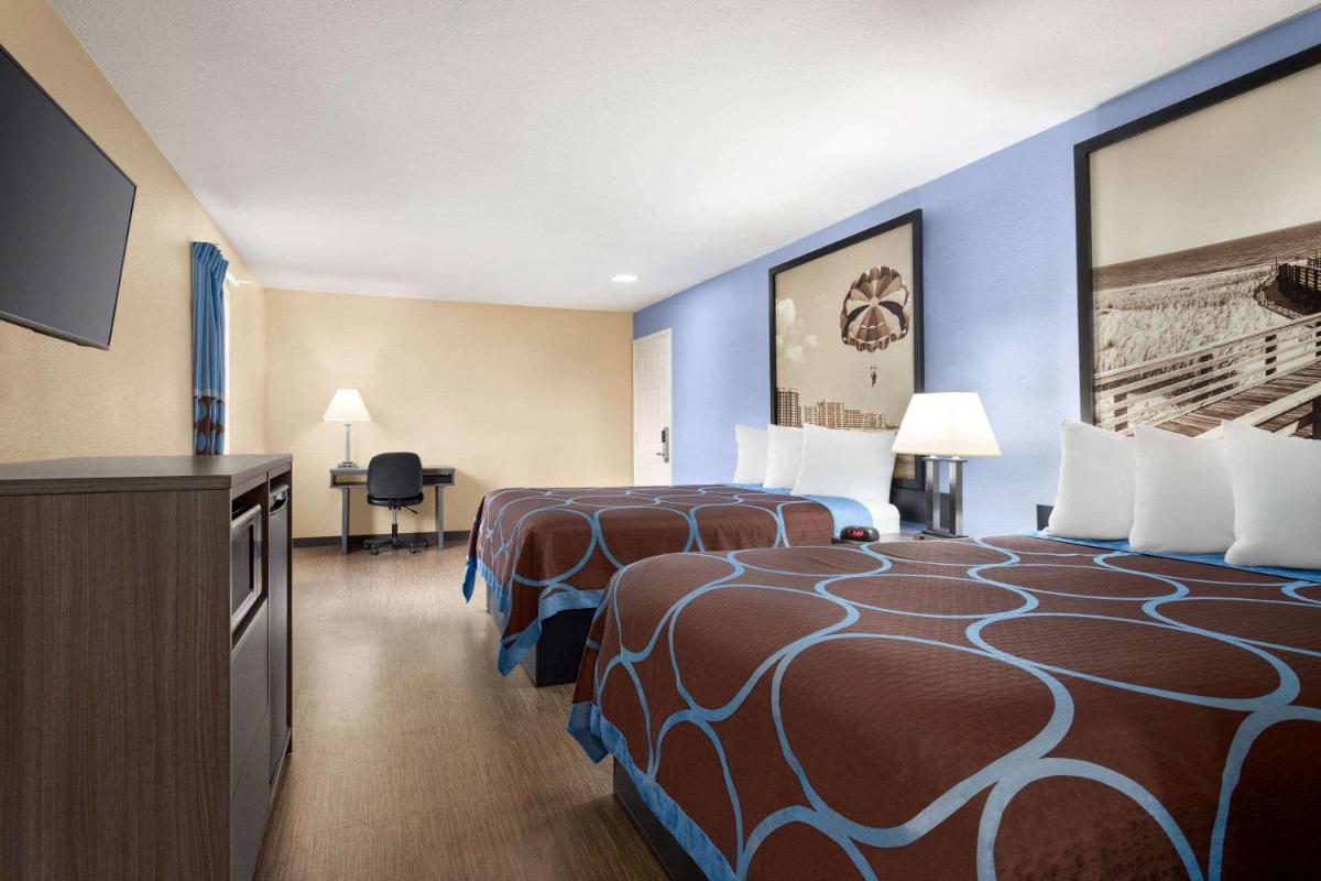 Super 8 by Wyndham Foley - Housity