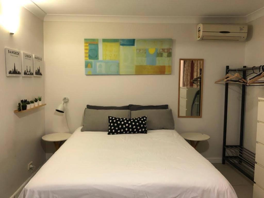 Frenchs Forest Studio Apartment - tranquil bush setting, pet friendly - Housity