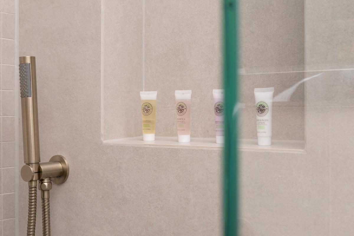 PenthouseStays Chelsea - Luxury King / Queen Bed Studios - near King's Road - Housity