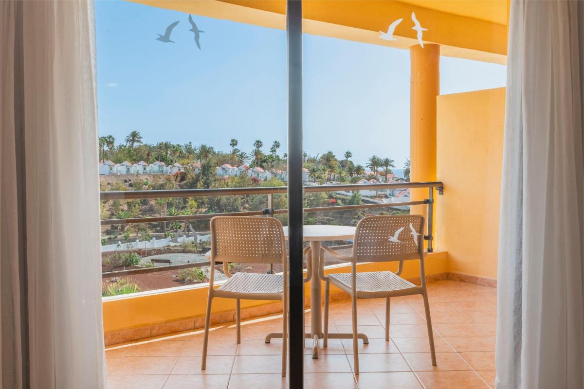 Un balcón o terraza de Iberostar Waves Playa Gaviotas All Inclusive