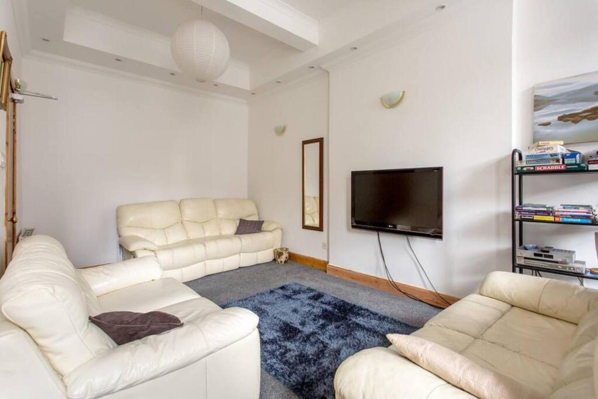 JOIVY 3 bed flat in Old town, close to Grassmarket - Housity
