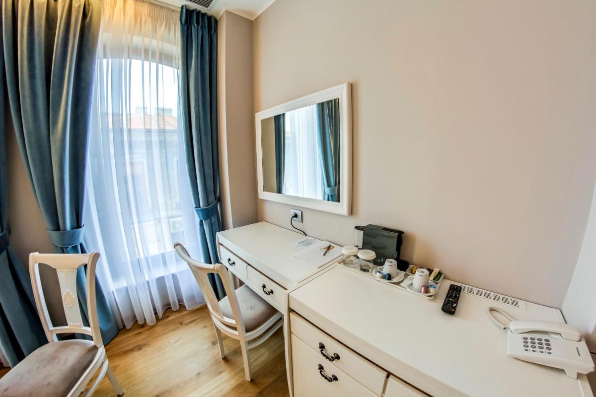 New Era Hotel Old Town Bucharest parking with fee nearby - Housity