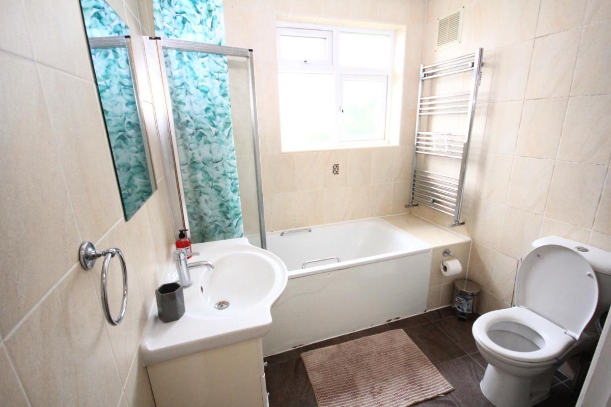 Feltham House - Housity