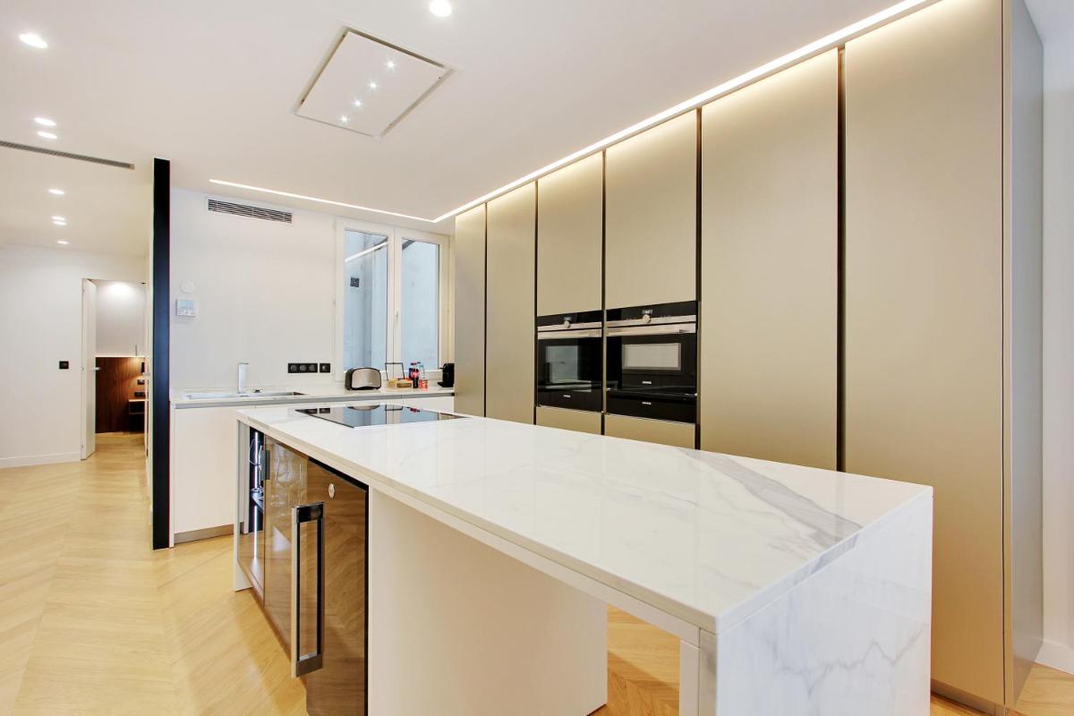 Stunning apartment with view at the very heart of Paris - Hizvo