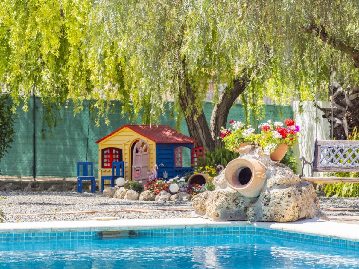 Cubo's Villa El Sauce de Coin - Housity