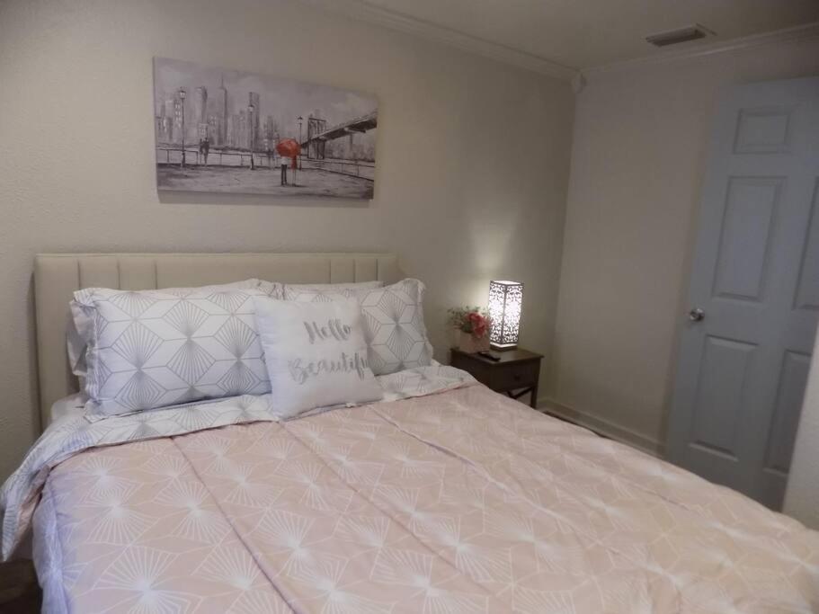 A Peaceful Midtown Cottage - Housity