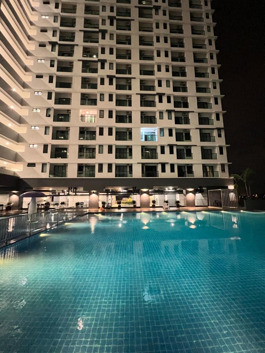 Vista Bangi 1 Bedroom service apartment with swimming pool - Housity