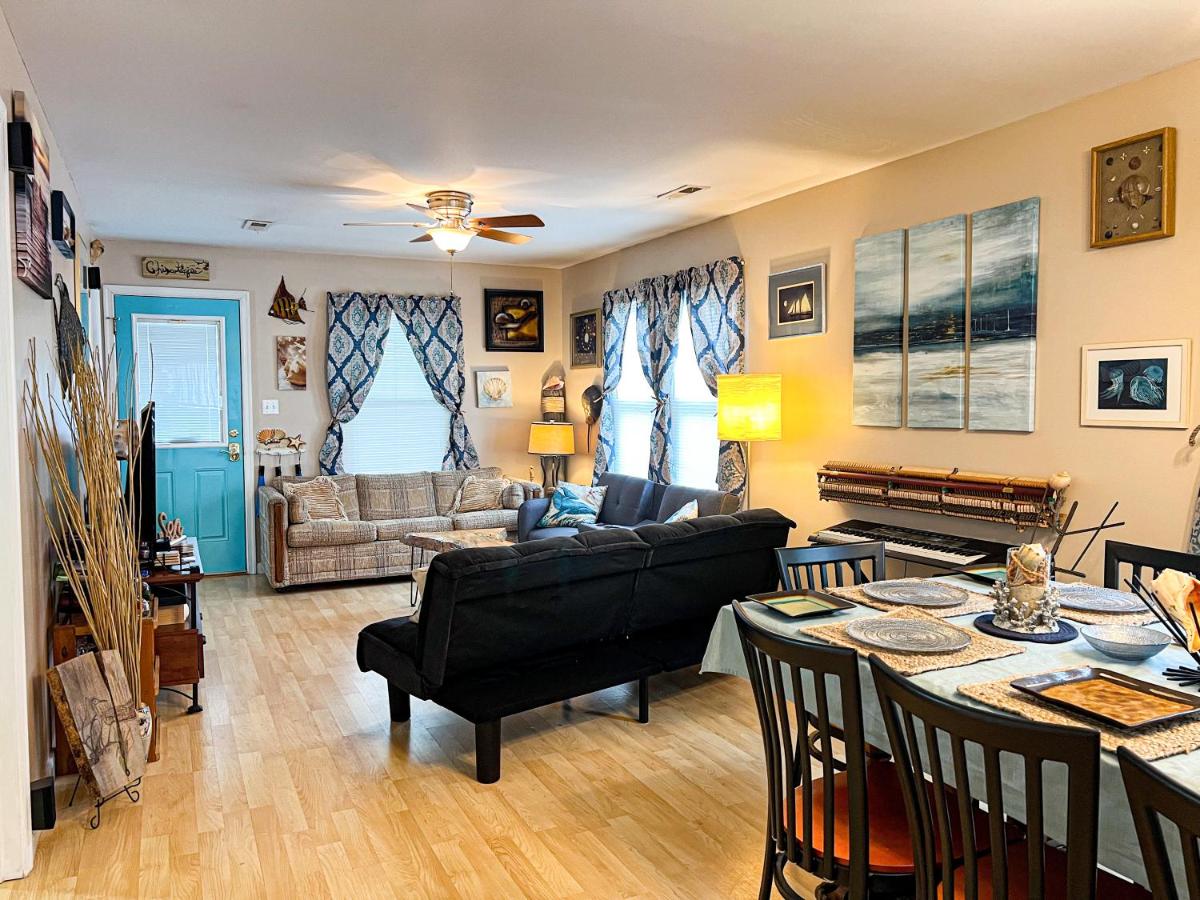 Chincoteague Island Beach House - Sir Whelk-A-Lot - New! - Downtown Location! Bikes & Yaks Included! - Housity