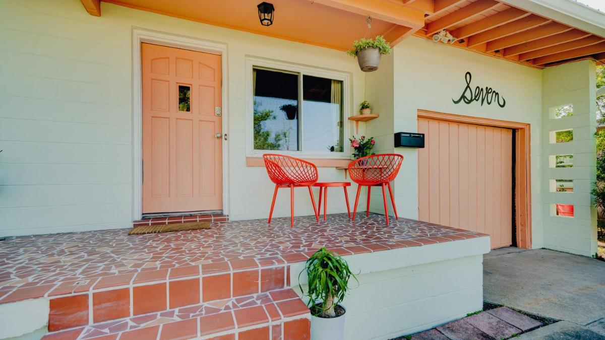 The Madonna Bungalow - Housity