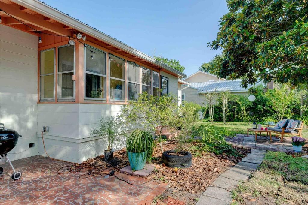 The Madonna Bungalow - Housity