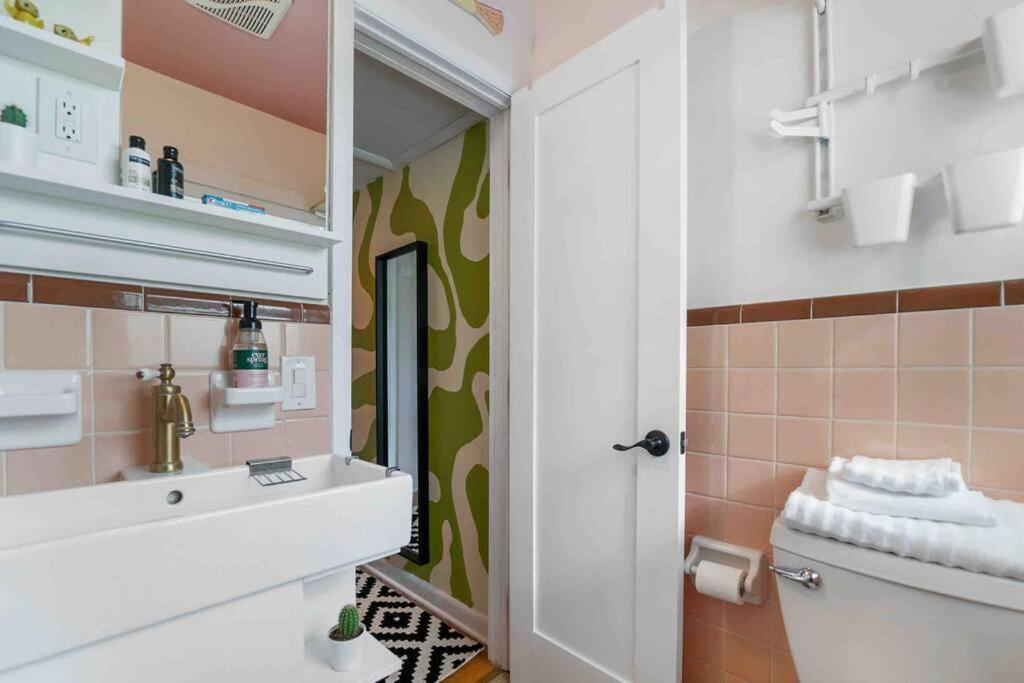 The Madonna Bungalow - Housity