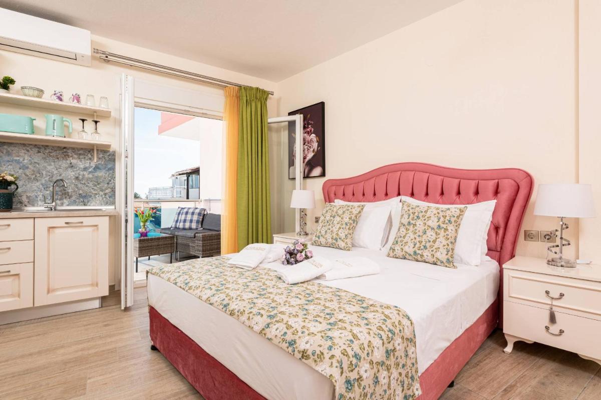 Suitetrails - Stratos Deluxe Apartments
