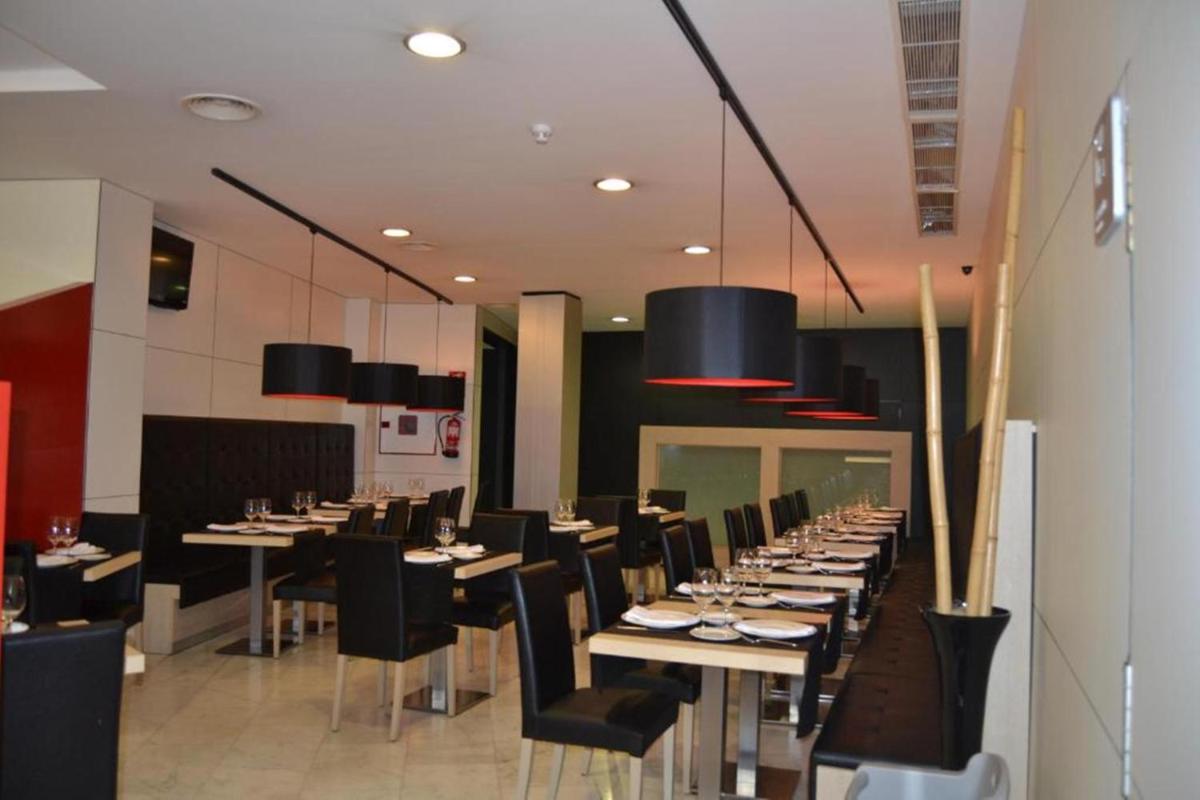 Un restaurante o sitio para comer en Hotel Spa Odeón
