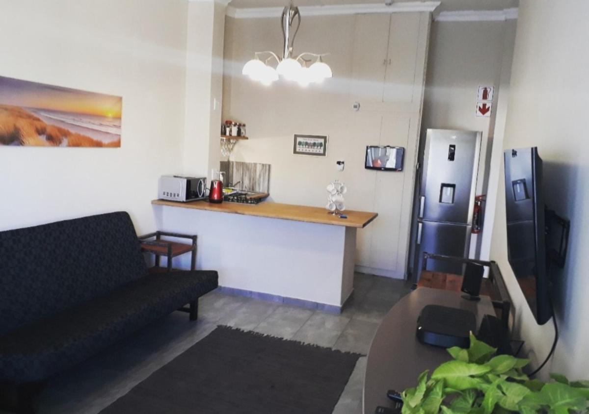Bateleur Self Catering cc - Hizvo