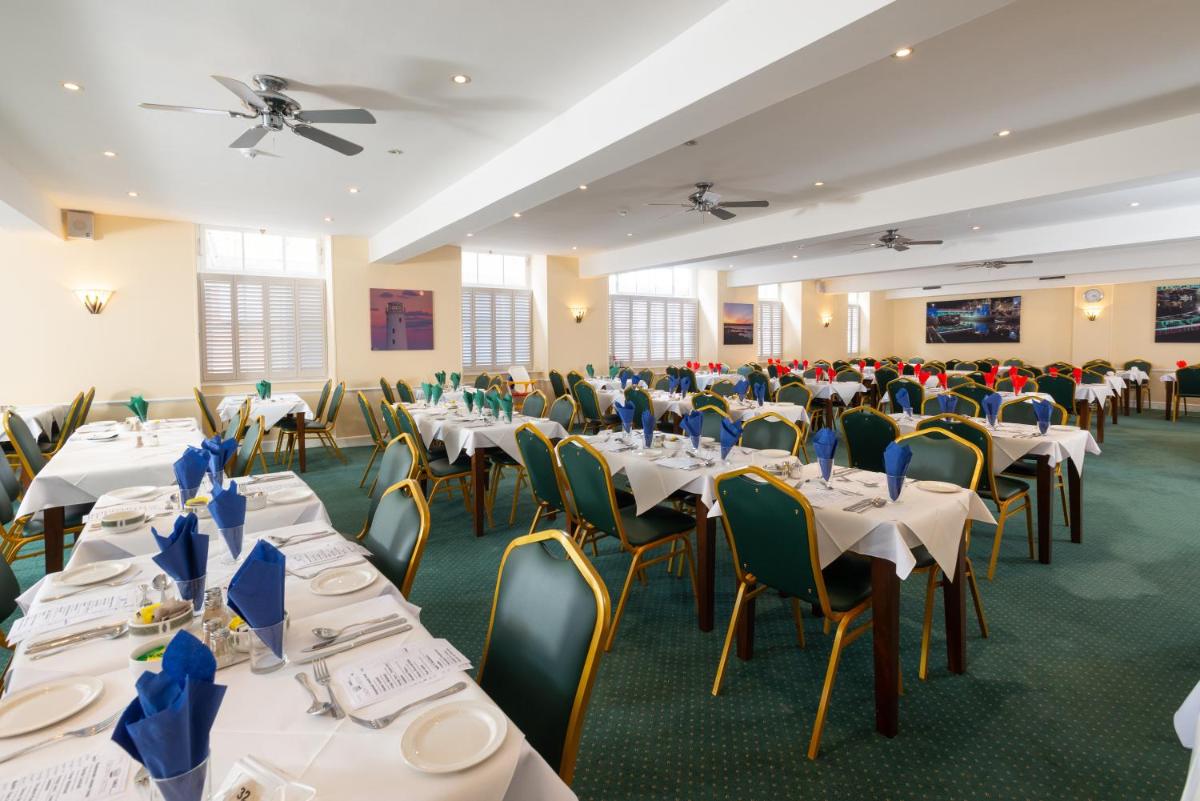 The Crown Hotel - Housity