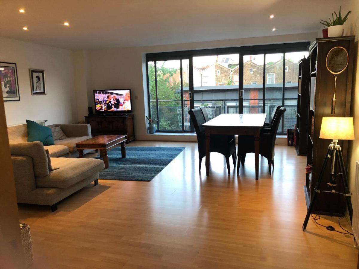 Spacious, bright and modern flat in Holloway - Housity