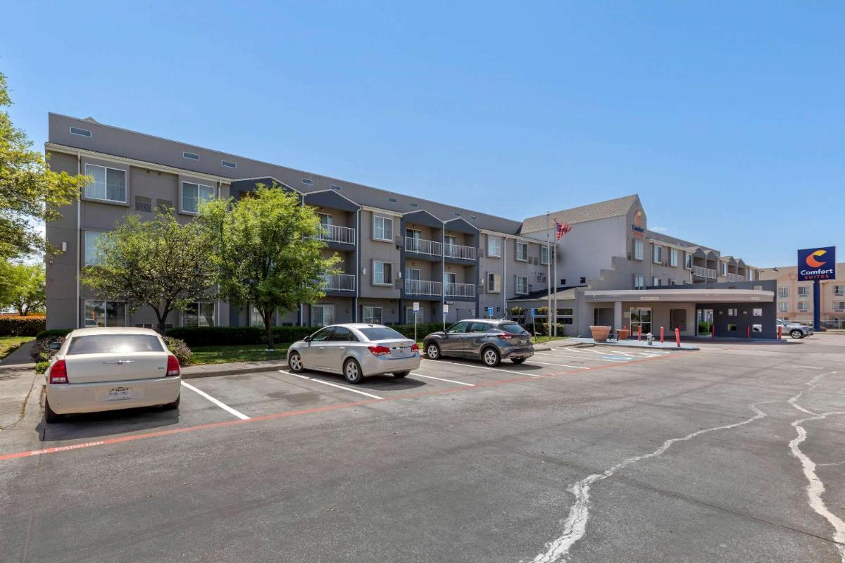 Comfort Suites DFW Airport - Housity