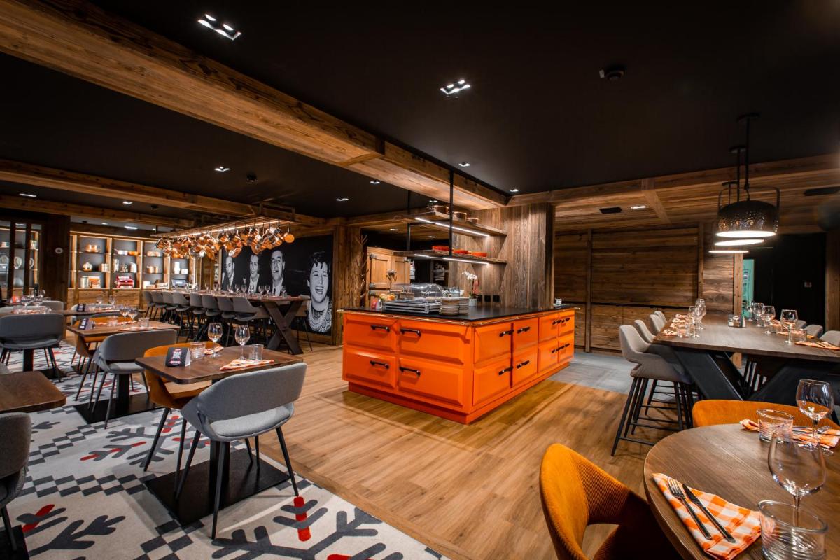 Coin salon dans l'établissement Hôtel Névé
