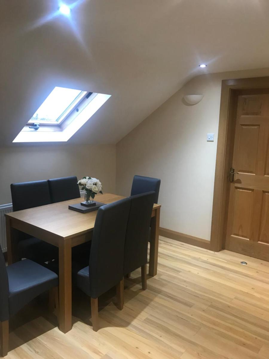 Dungannon 2 Bed Bungalow - Sleeps 5 - Pet Friendly - Housity
