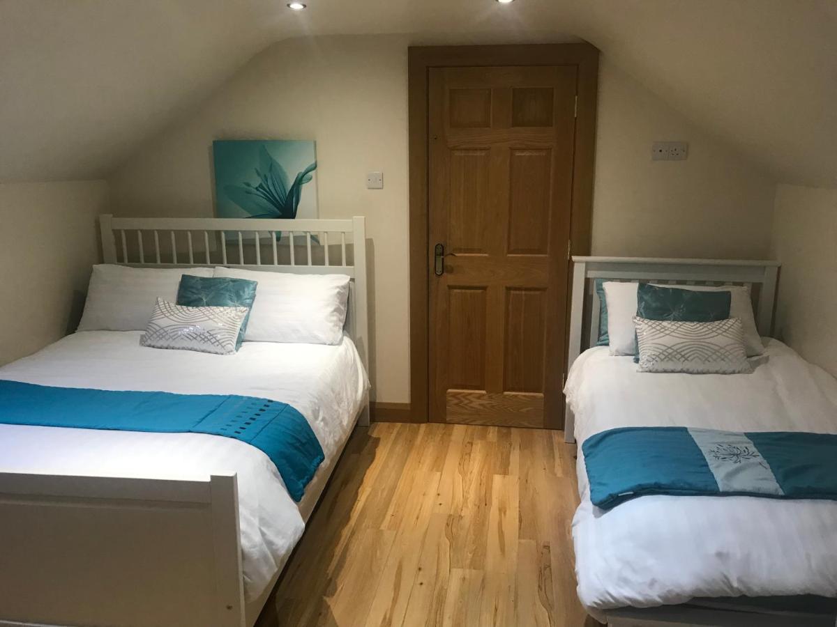 Dungannon 2 Bed Bungalow - Sleeps 5 - Pet Friendly - Housity