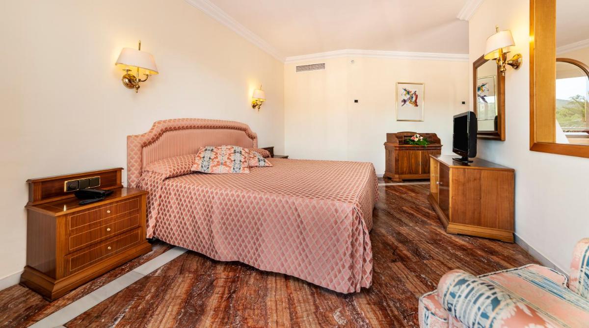 Cama o camas de una habitación en Hotel Serrano Palace