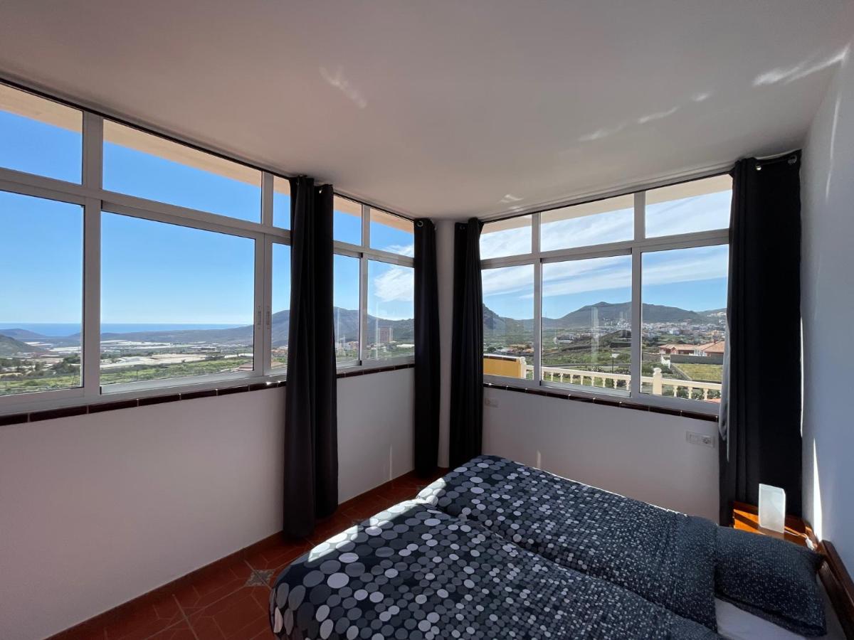 B&B Villa Libertad Tenerife - FKK Nudist Swingers - only couples & single ladies - Housity