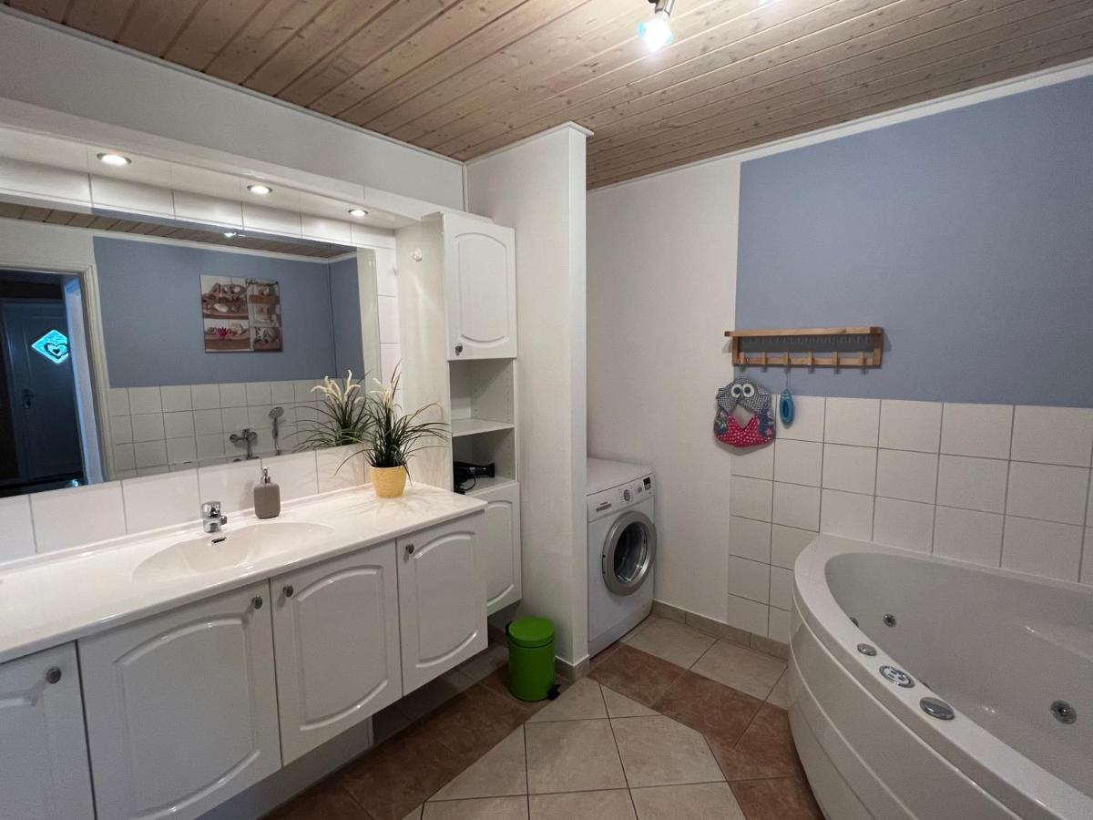 Blaues Haus am See - Housity