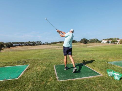 Proche des Sables D'Olonne appartement calme pour 4 personnes situé face au Golf de Bourgenay à Talmont st Hilaire - Housity