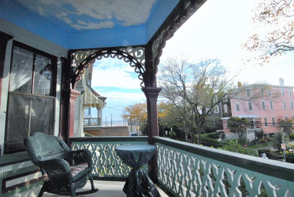 Victorian Manor with heated Saltwater Pool on Jackson Street 300ft To Beach Sleeps 18 - Housity